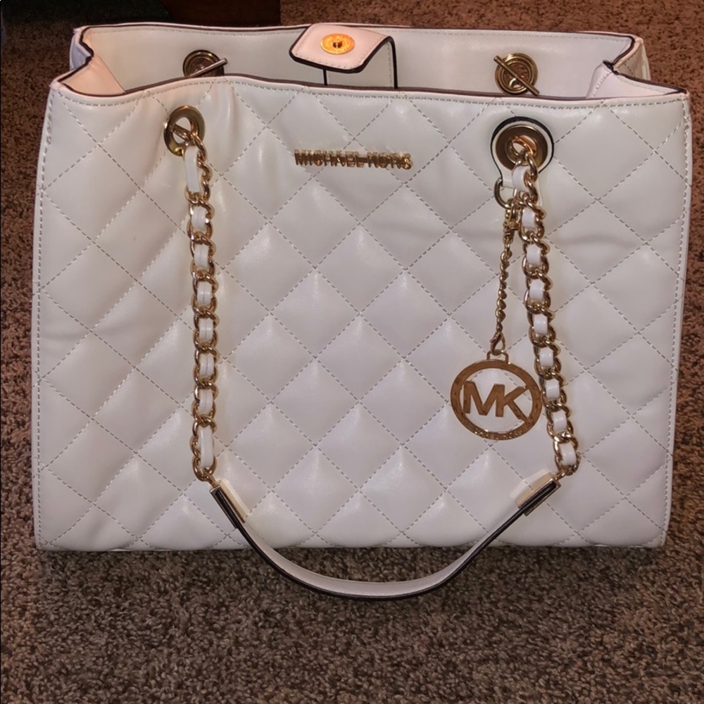 NOT AUTHENTIC Michael Kors bag